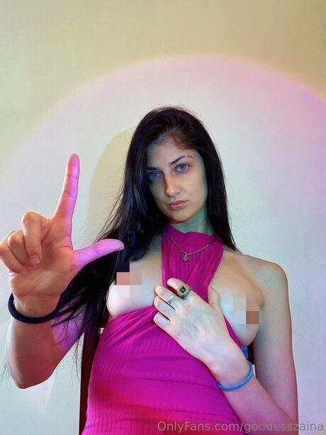 Naakte gelekte OnlyFans-foto van Goddesszaina