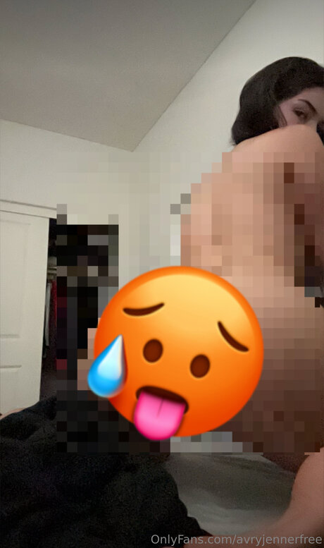 Alasti lekkinud OnlyFans-i pilt Avryjennerfree