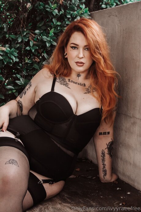 Обнаженная фотография утечки OnlyFans от Ivyyraeefree