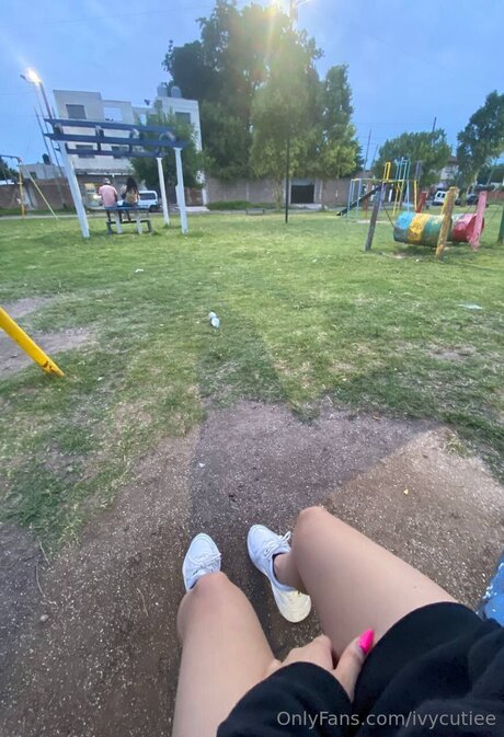 Naakte gelekte OnlyFans-foto van Ivycutiee