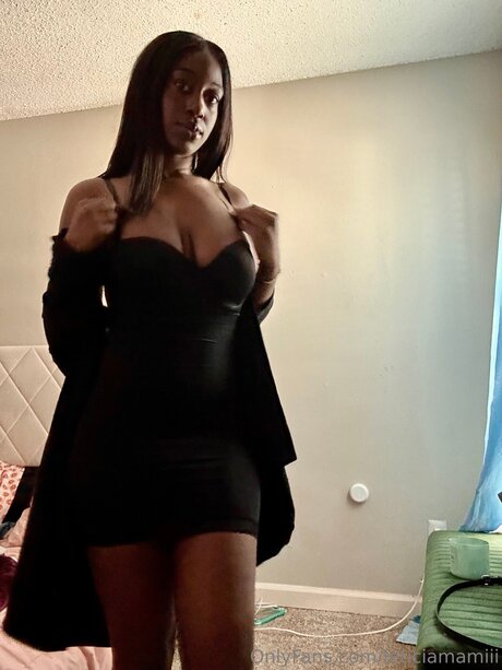 Nacktes geleaktes OnlyFans-Foto von Leticiamamiii