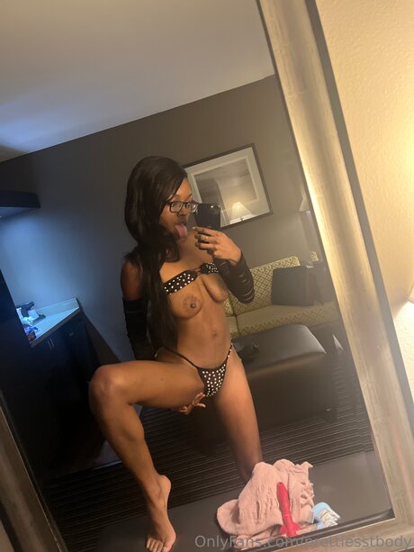 Naken lekkede OnlyFans-bilde av Prettiesstbody