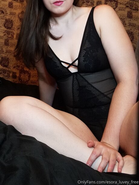 Nacktes geleaktes OnlyFans-Foto von Esora Luvey Free