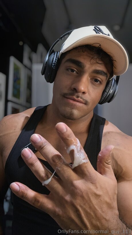 Naken läckt OnlyFans-bild av Normal Guy 117