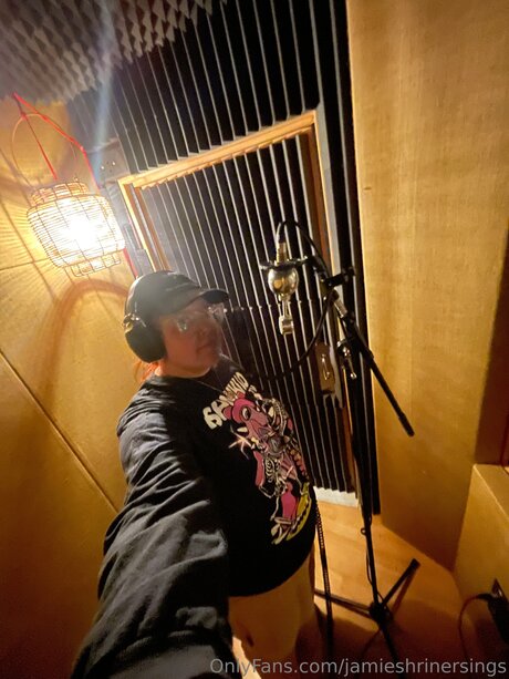 Nahá fotka uniklých OnlyFans od Jamieshrinersings