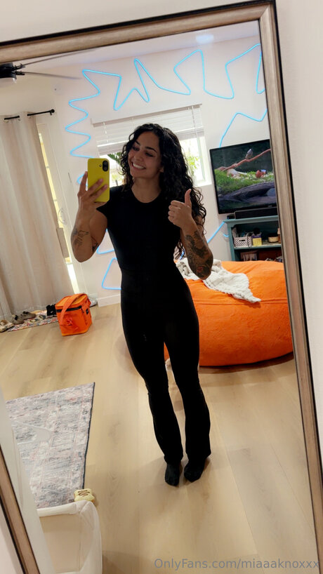 Miaaaknoxxx naked leaks OnlyFans pic