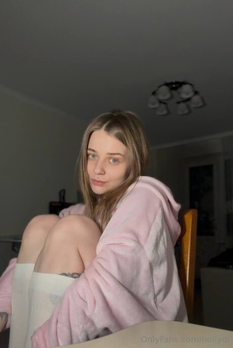 Foto di nudo di fuga di OnlyFans di Hollydi