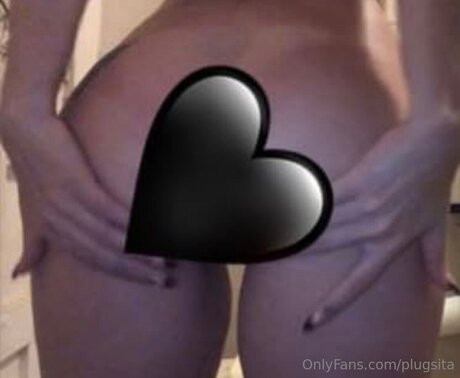 Naken läckt OnlyFans-bild av Plugsita