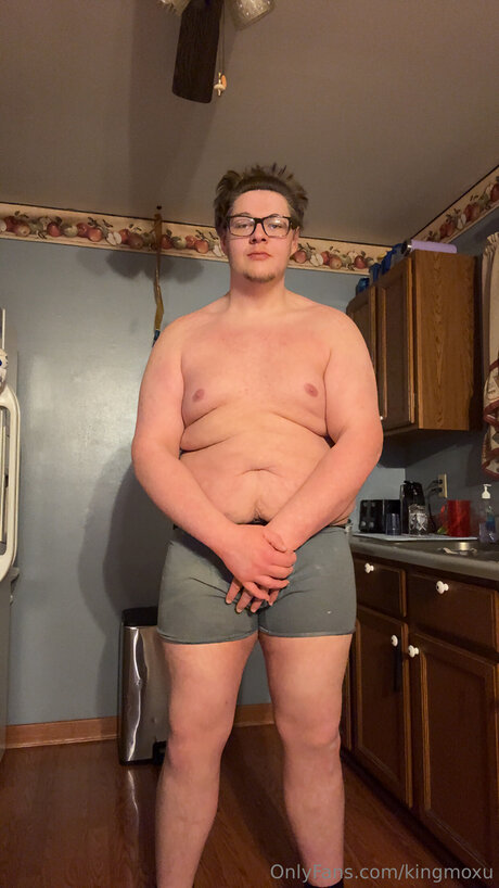 Alasti lekkinud OnlyFans-i pilt Kingmoxu