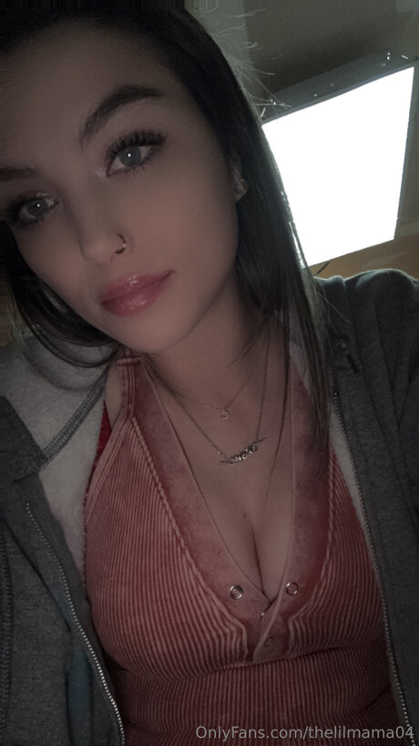 Naken lekkede OnlyFans-bilde av Thelilmama04