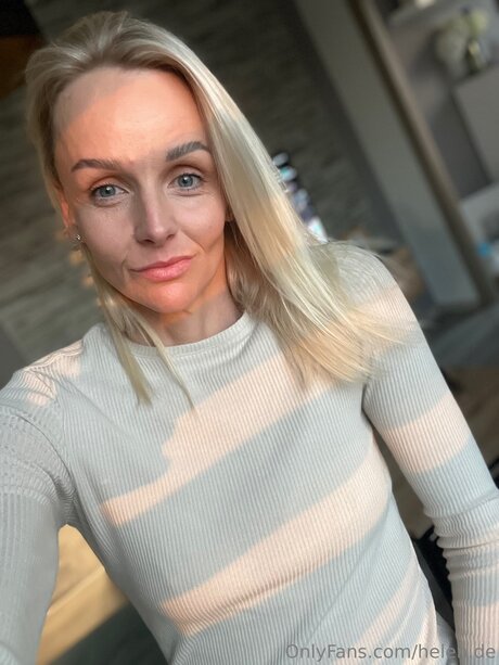 Naken läckt OnlyFans-bild av Helen De