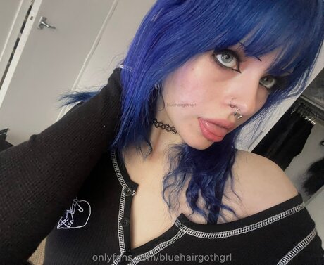 OnlyFans-model Bluehairgothgrl