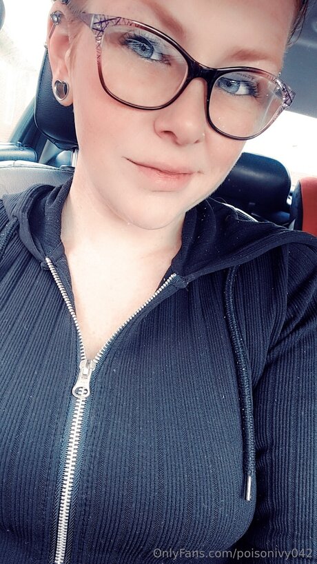 Photo nue de fuite OnlyFans de Poisonivy042