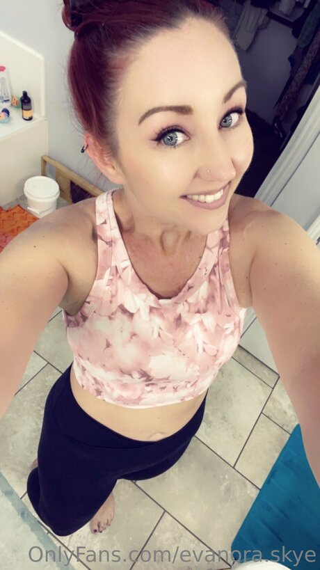 Foto di nudo di fuga di OnlyFans di Evanora Skye