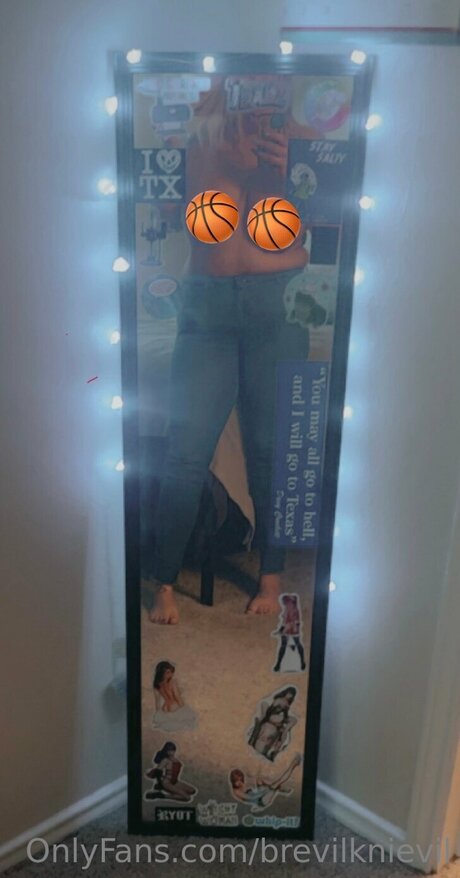 Nahá fotka uniklých OnlyFans od Brevilknievil