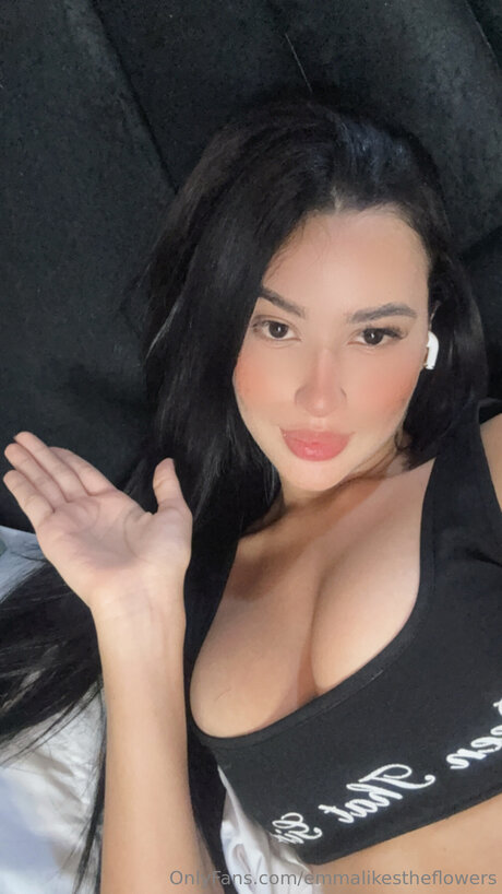 Foto di nudo di fuga di OnlyFans di Emmalikestheflowers