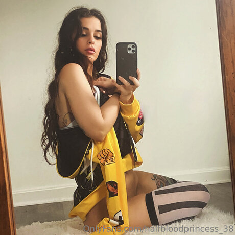 Alasti lekkinud OnlyFans-i pilt Halfbloodprincess 38