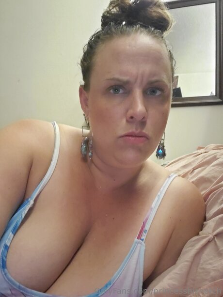 Alasti lekkinud OnlyFans-i pilt Thebza