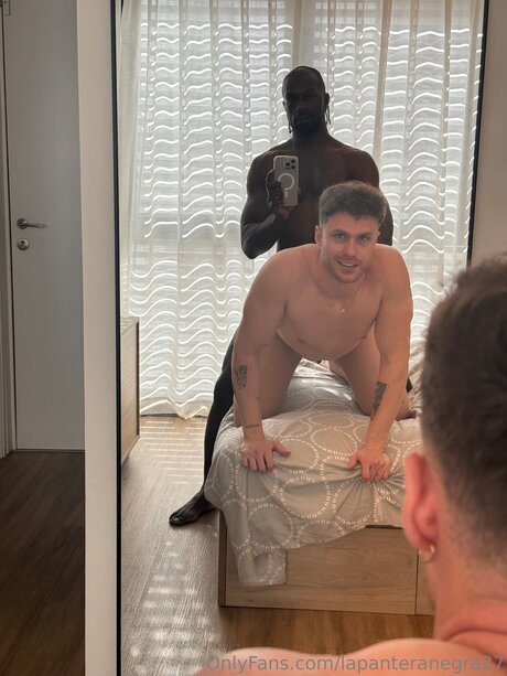 Naakte gelekte OnlyFans-foto van Lapanteranegra27