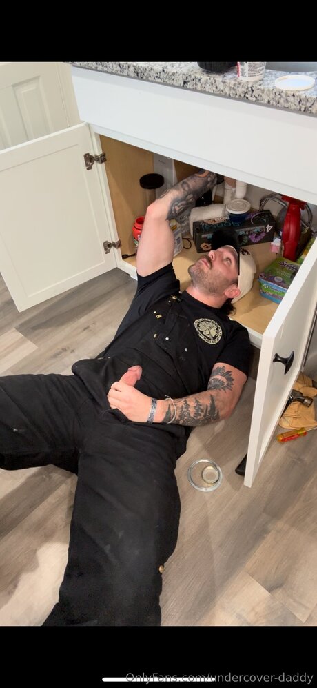 Foto di nudo di fuga di OnlyFans di Undercover Daddy