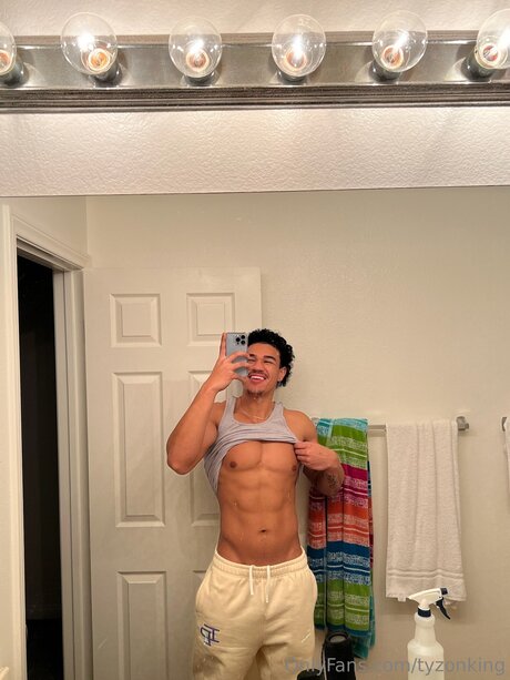 Tyzonking naked leaks OnlyFans pic
