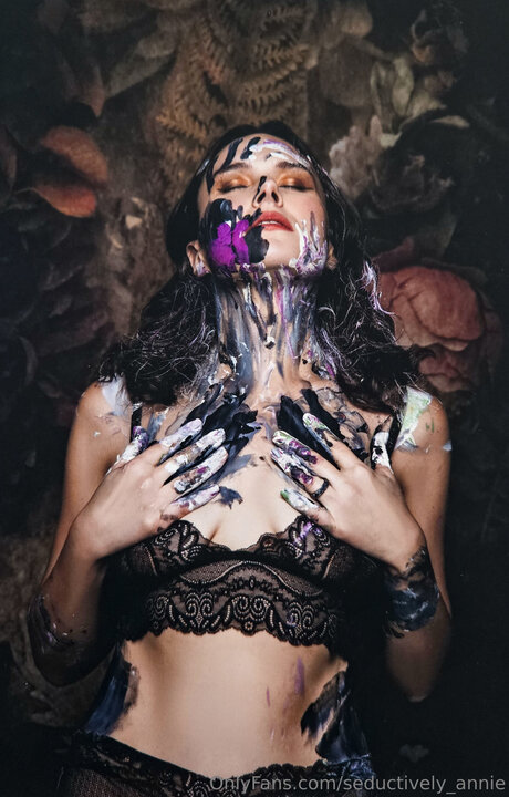 Обнаженная фотография утечки OnlyFans от Seductively Annie