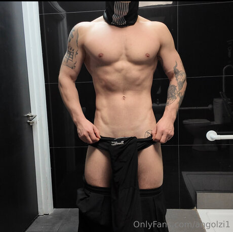 Foto di nudo di fuga di OnlyFans di Angolzi1