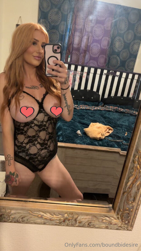 Naakte gelekte OnlyFans-foto van Miss Bayoubelle