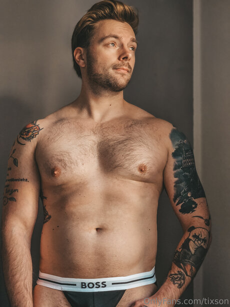 Foto di nudo di fuga di OnlyFans di Tixson