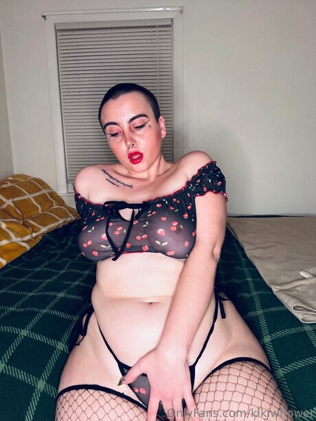 Nacktes geleaktes OnlyFans-Foto von Kikiwflower