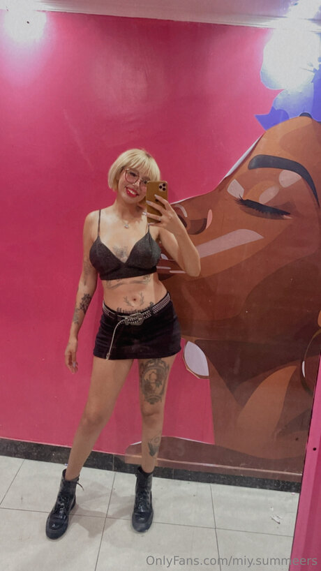 Nahá fotka uniklých OnlyFans od Miy Summeers