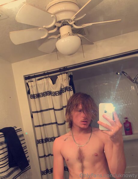 Photo nue de fuite OnlyFans de Uknowty