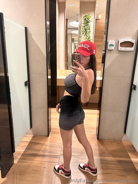 Naken lekkede OnlyFans-bilde av Laurasvault