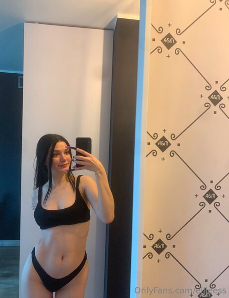 Ellieess OnlyFansリークヌード写真