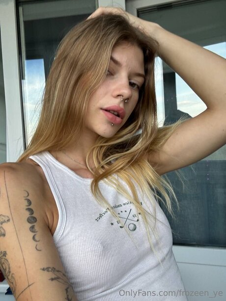 Naakte gelekte OnlyFans-foto van Frozeen Ye