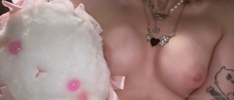 Nacktes geleaktes OnlyFans-Foto von Sleepymarz