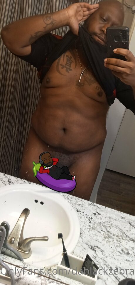 Naakte gelekte OnlyFans-foto van Dablackzebra