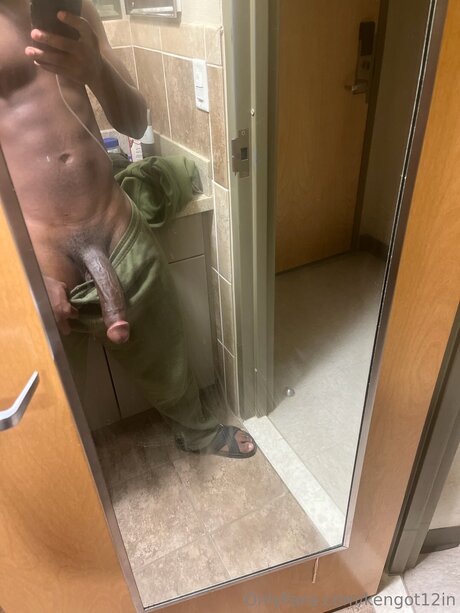 Naken läckt OnlyFans-bild av Kengot12in