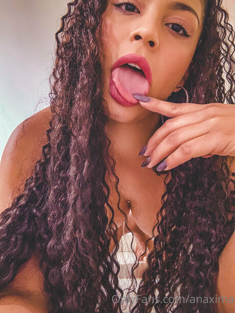 Alasti lekkinud OnlyFans-i pilt Anaxima