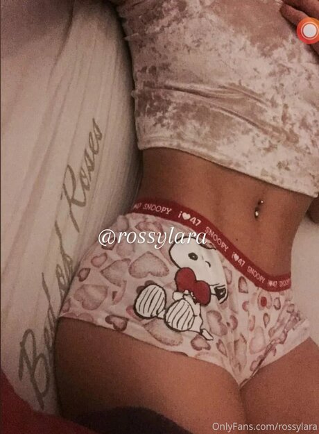 Rossylara OnlyFansリークヌード写真
