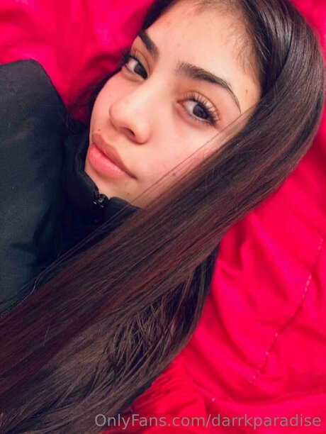 Alasti lekkinud OnlyFans-i pilt Darrkparadise