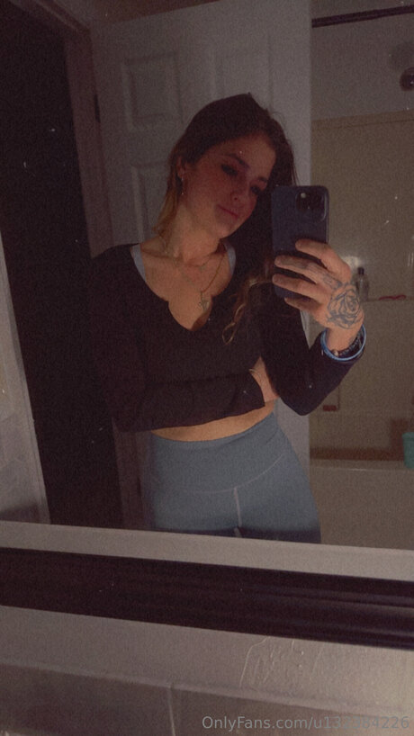 Обнаженная фотография утечки OnlyFans от U132384226