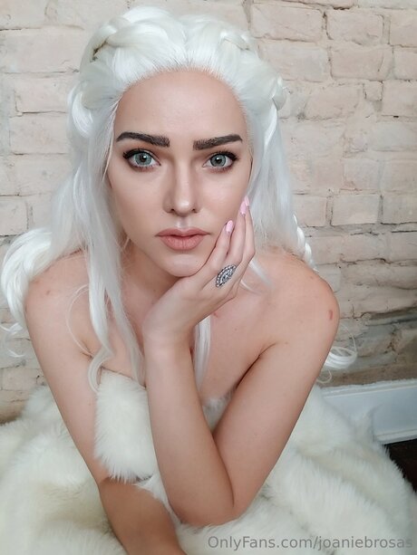 Alasti lekkinud OnlyFans-i pilt Joaniebrosas