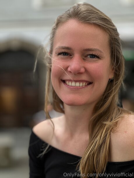 OnlyFans-model Onlyviviofficial