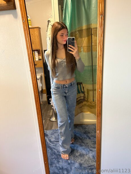 Aliii1123 naked leaks OnlyFans pic