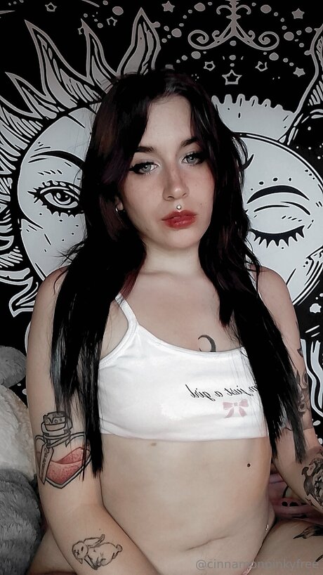 Naakte gelekte OnlyFans-foto van Cinnamonpinkyfree