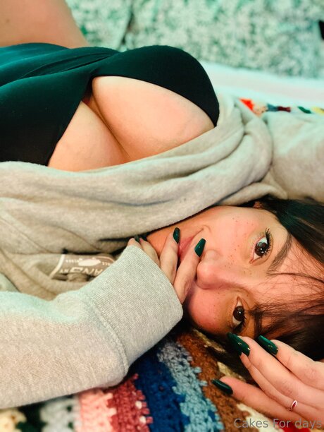 Naken lekkede OnlyFans-bilde av Velvet Cakes