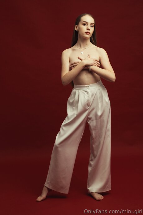 Mini Girl18 naked leaks OnlyFans pic