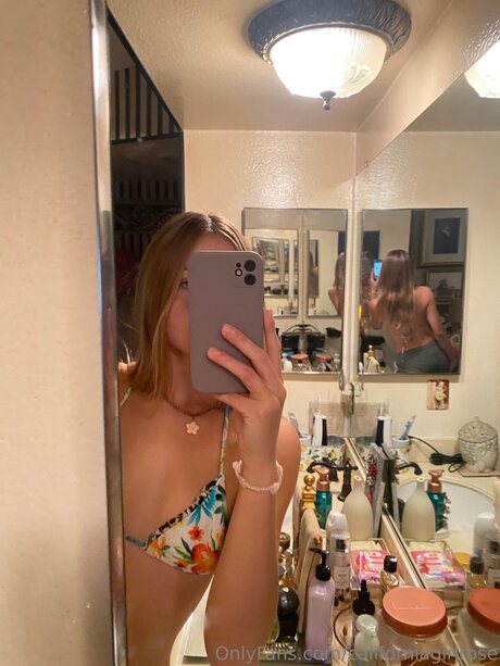 Naken lekkede OnlyFans-bilde av Californiagirlrose