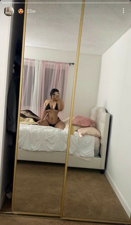 Alasti lekkinud OnlyFans-i pilt Slut Puppie